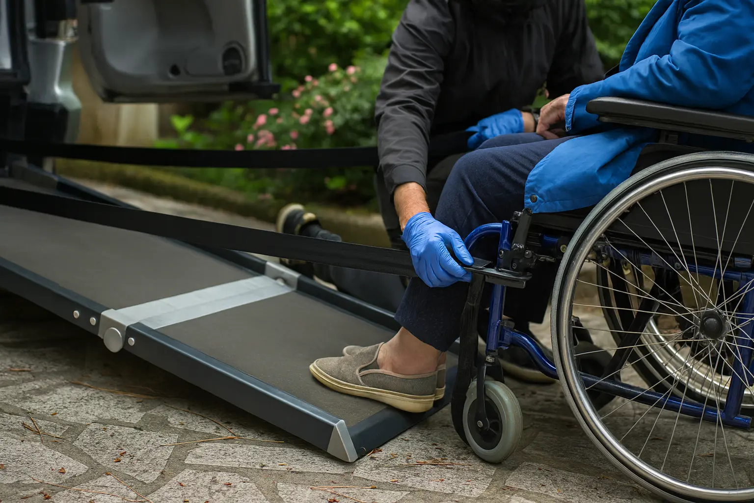 Rollstuhltransport Frankfurt – spezielle Ausstattung und Sicherheit im Fahrzeug
